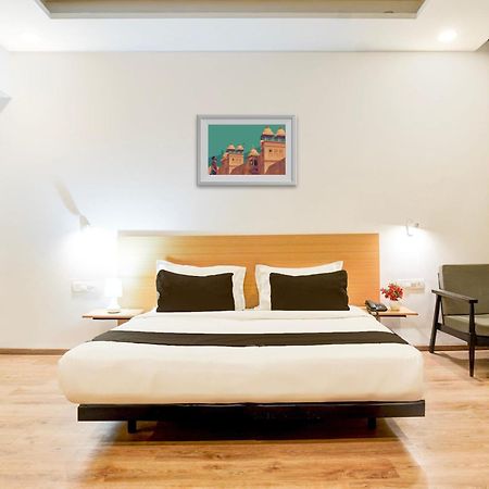 Super Townhouse Gomti Nagar Matiyari Hotel Chinhat Kültér fotó