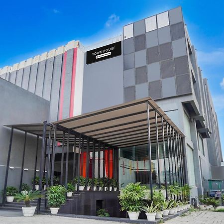 Super Townhouse Gomti Nagar Matiyari Hotel Chinhat Kültér fotó