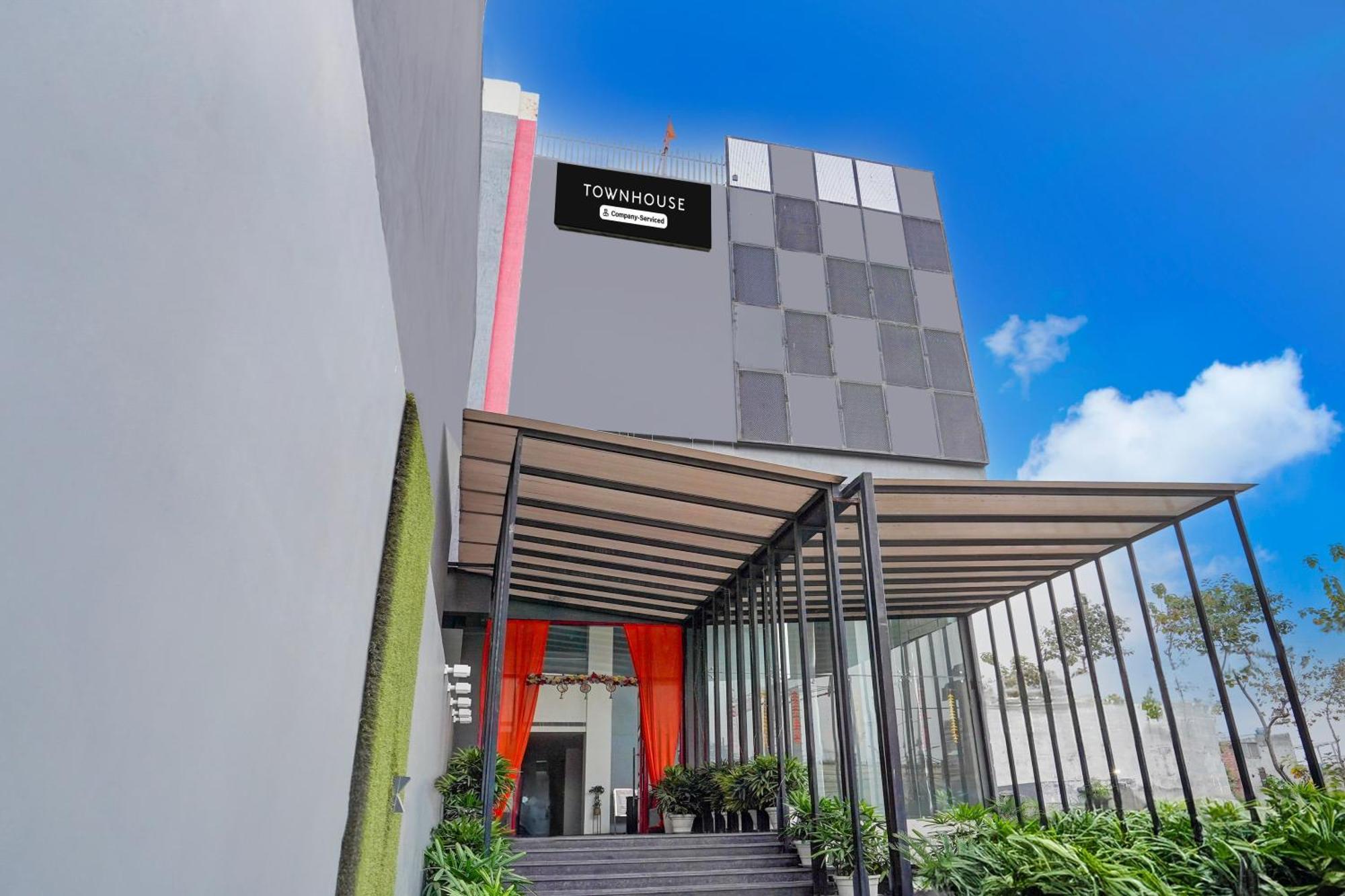 Super Townhouse Gomti Nagar Matiyari Hotel Chinhat Kültér fotó