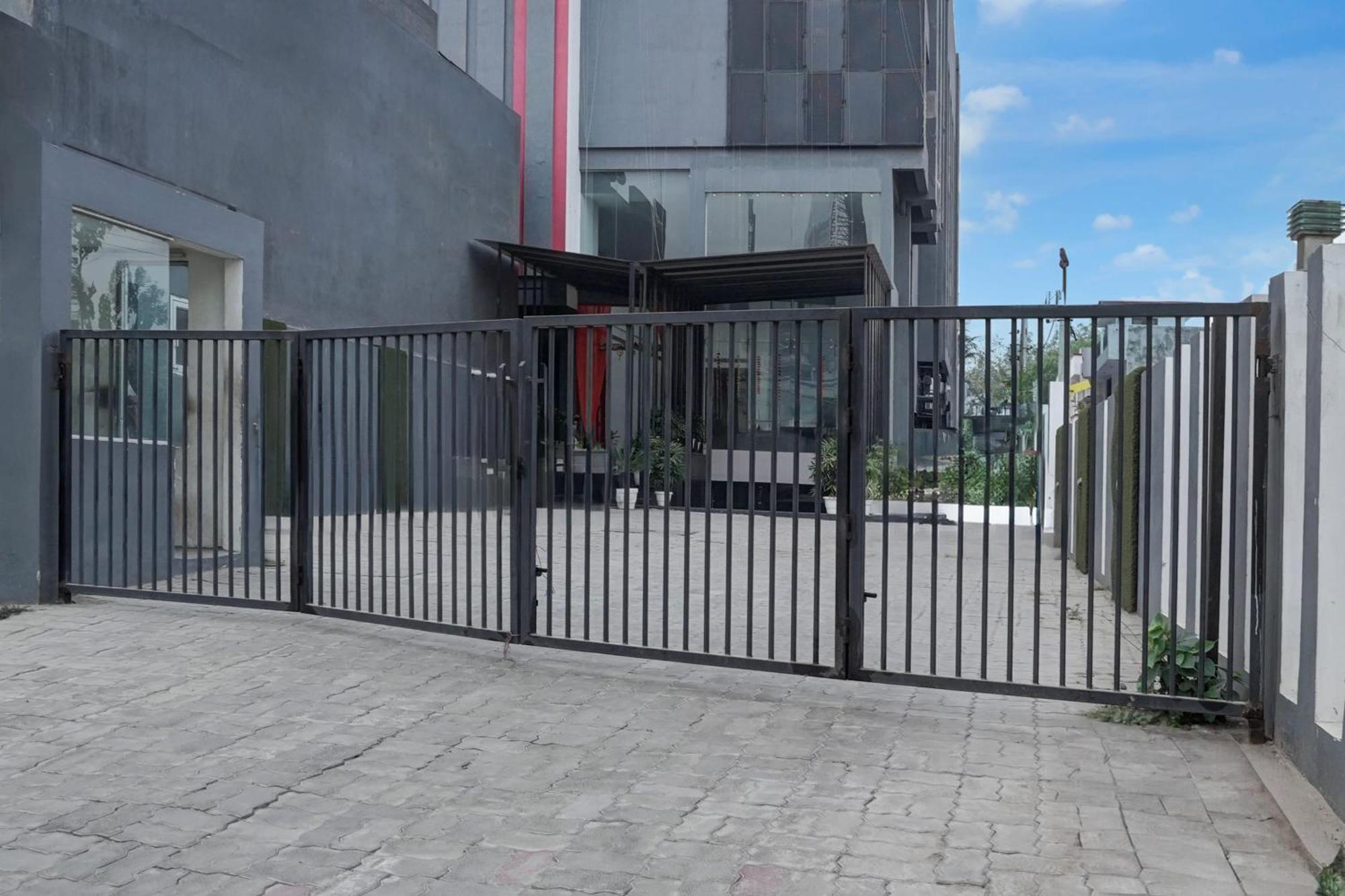 Super Townhouse Gomti Nagar Matiyari Hotel Chinhat Kültér fotó