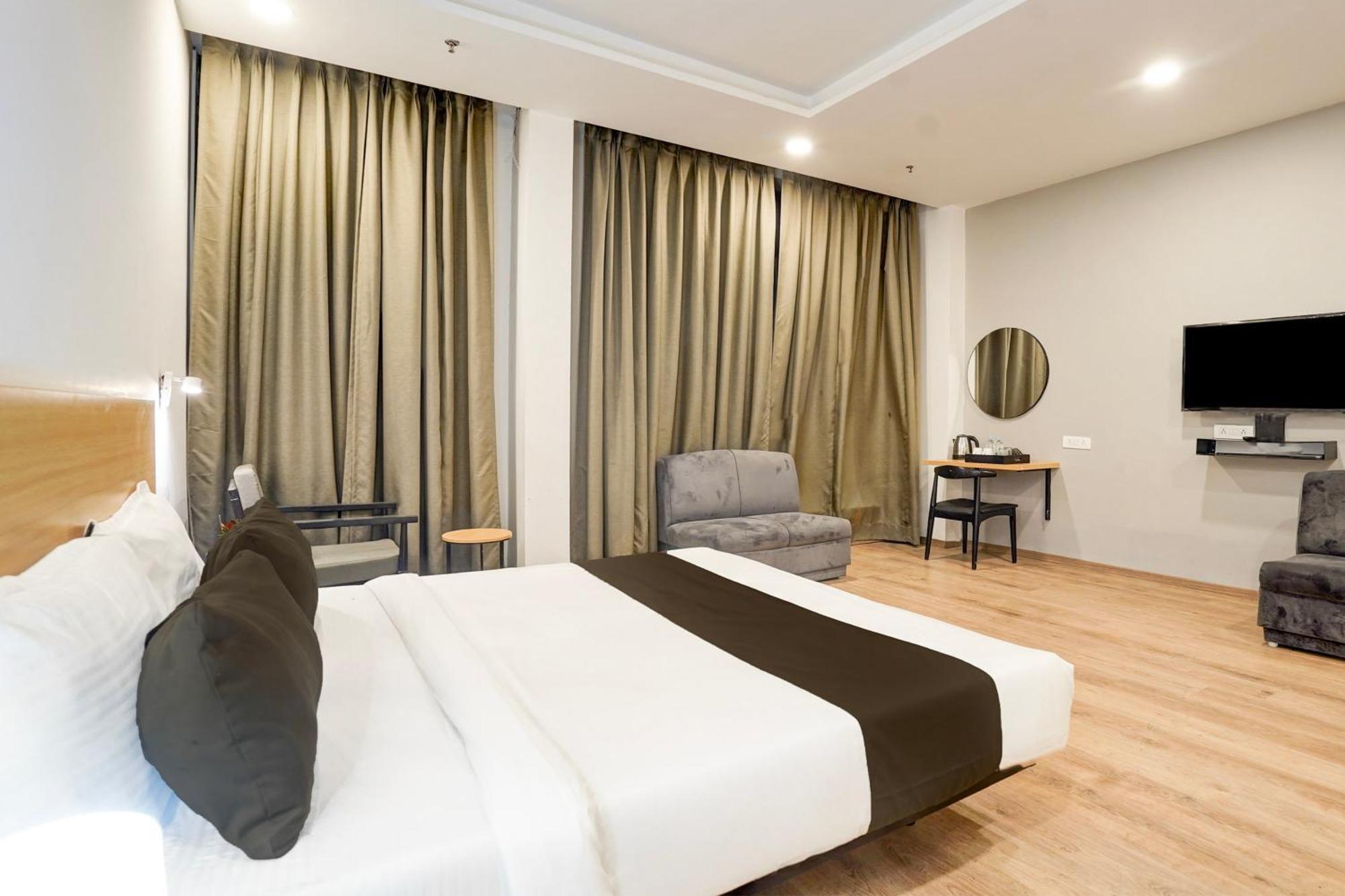 Super Townhouse Gomti Nagar Matiyari Hotel Chinhat Kültér fotó