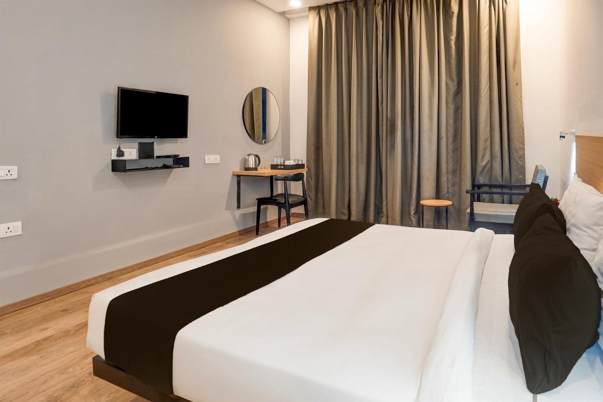 Super Townhouse Gomti Nagar Matiyari Hotel Chinhat Kültér fotó