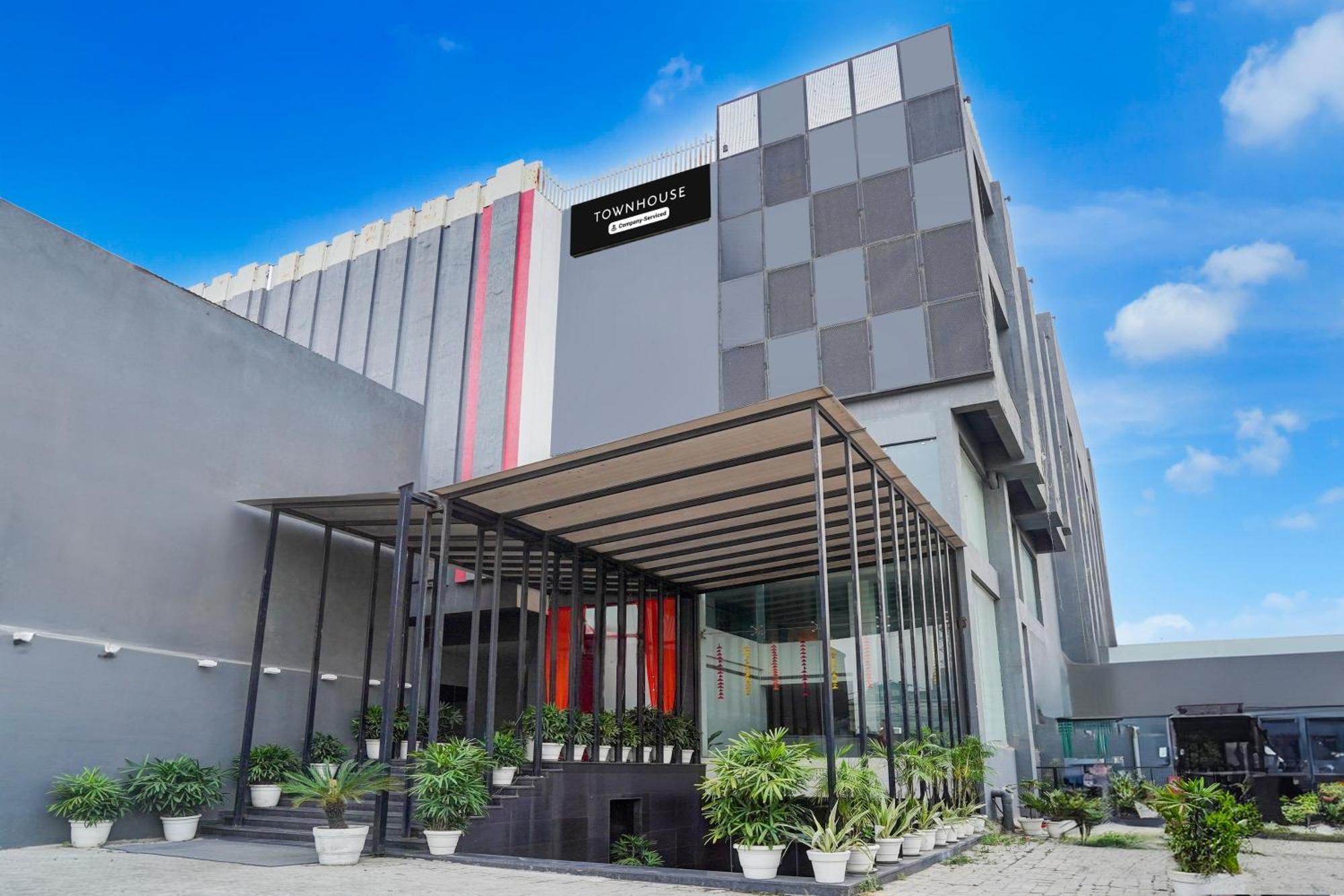 Super Townhouse Gomti Nagar Matiyari Hotel Chinhat Kültér fotó
