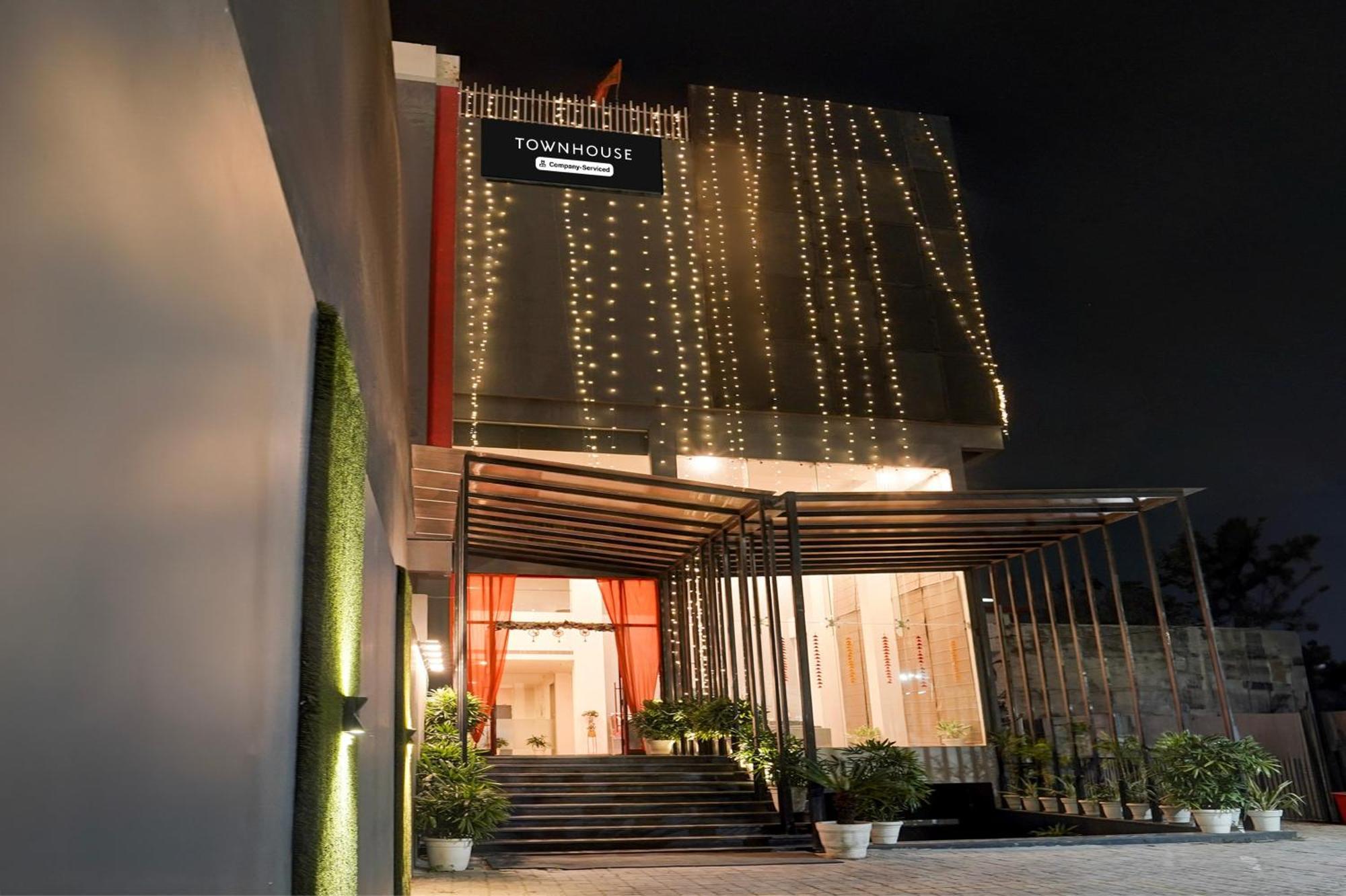 Super Townhouse Gomti Nagar Matiyari Hotel Chinhat Kültér fotó